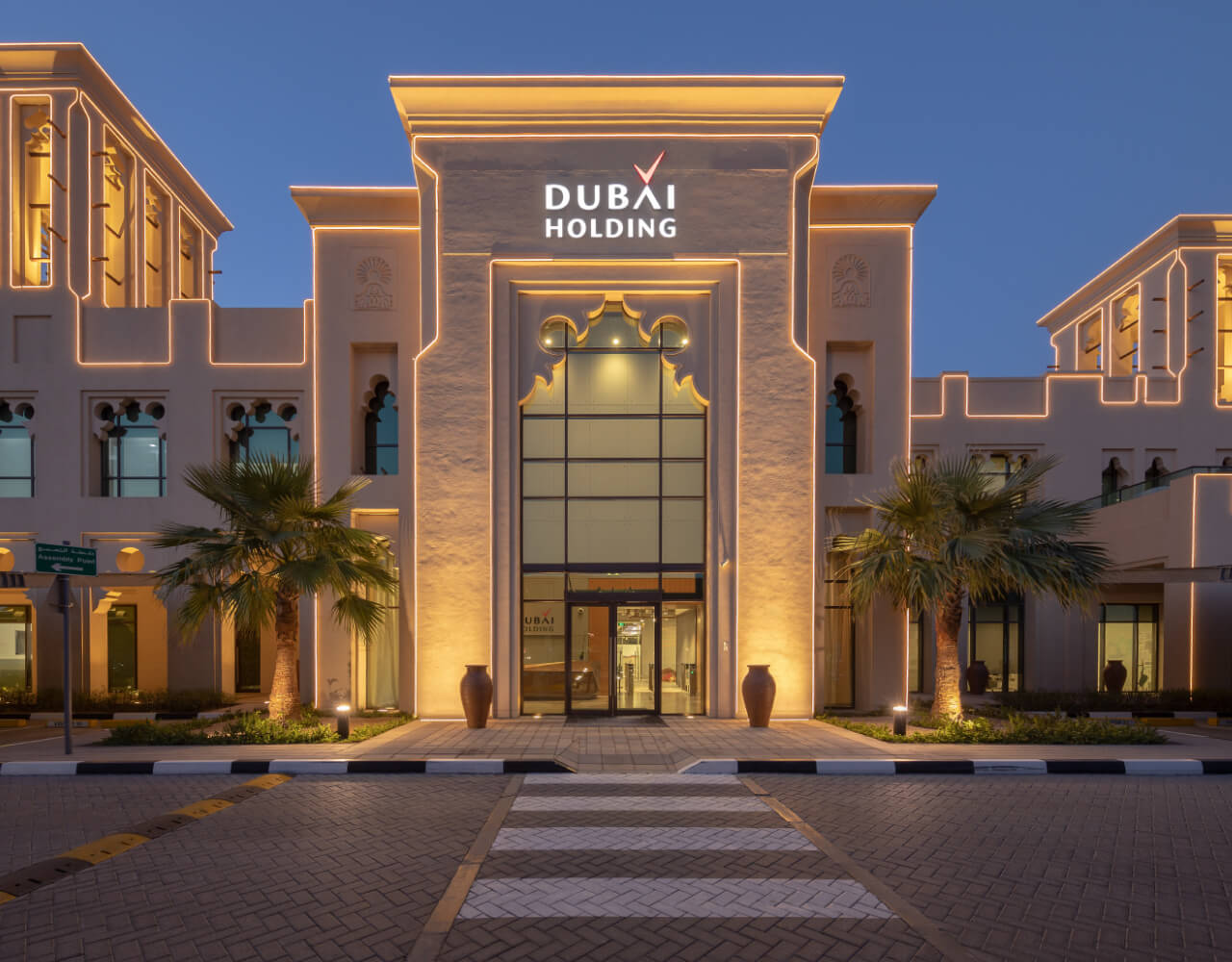 DubaiHolding_Hero_1280x1000_Desktop_04